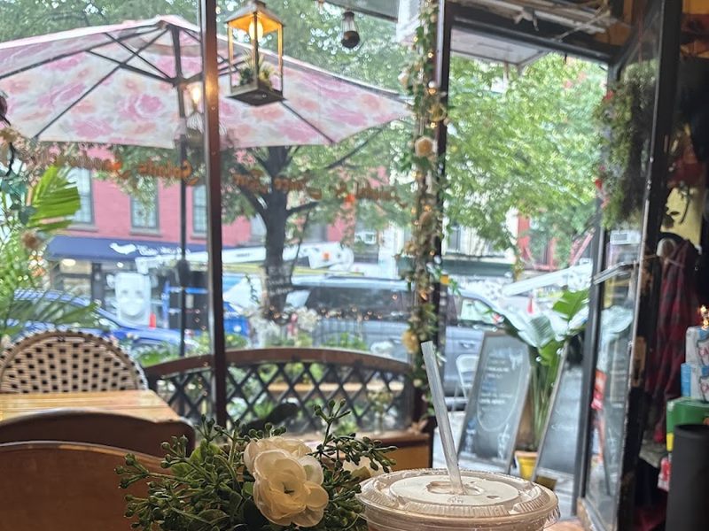 Darna Falafel interior