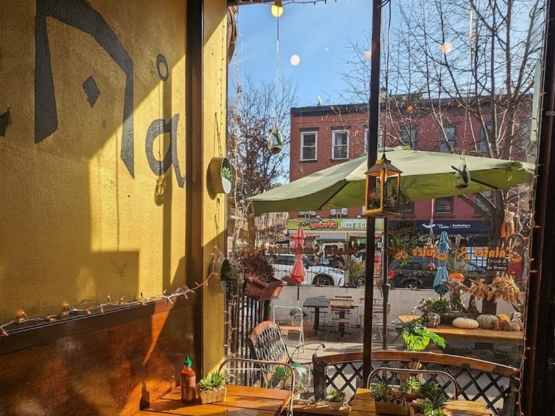 Darna Falafel interior